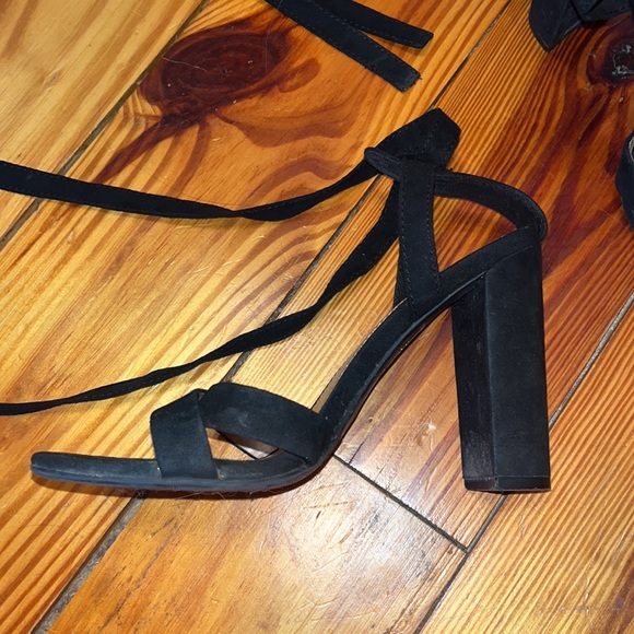 Black tie up heels. Cross up strappy black heels. Lace up heels. - Picture 4 of 4